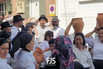 Unas 5.000 personas se remojan en la primera Traída del Agua tras la pandemia/Francisco Javier Santana y TA.